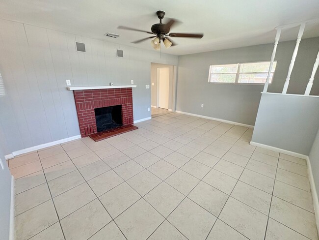 Photo - Charming 2 Bedroom Home with Fenced Yard & Screened Patio – Prime Location!