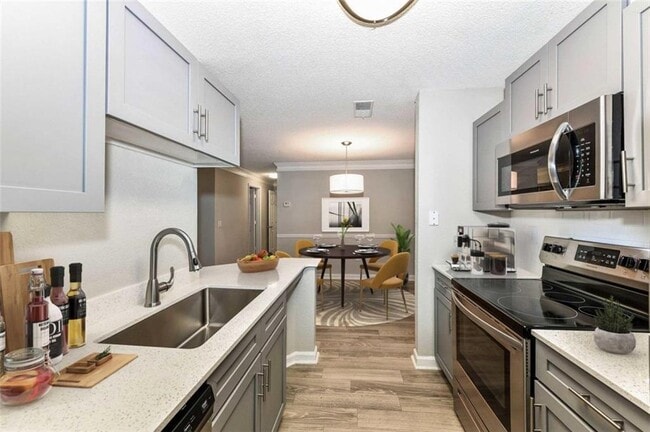 Building Photo - 9200 Roberts Dr Unit 5-504