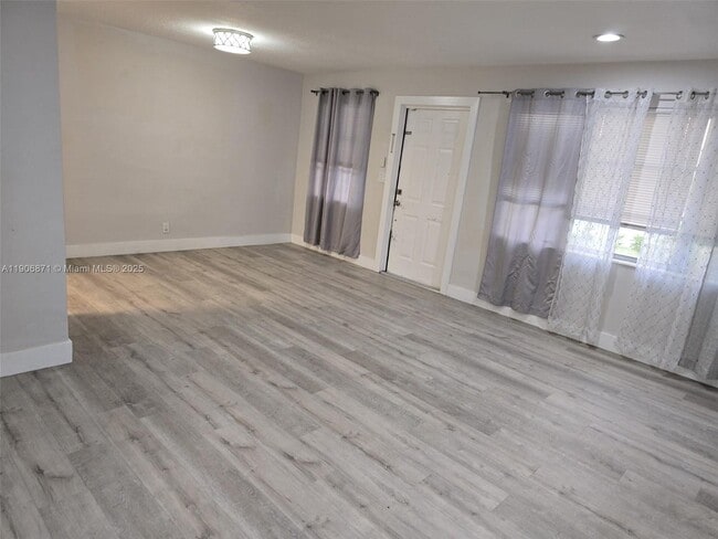 Photo - 5022 SW 93rd Ave