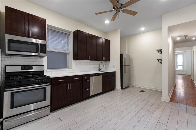 3046 N Kenmore Ave Unit 1