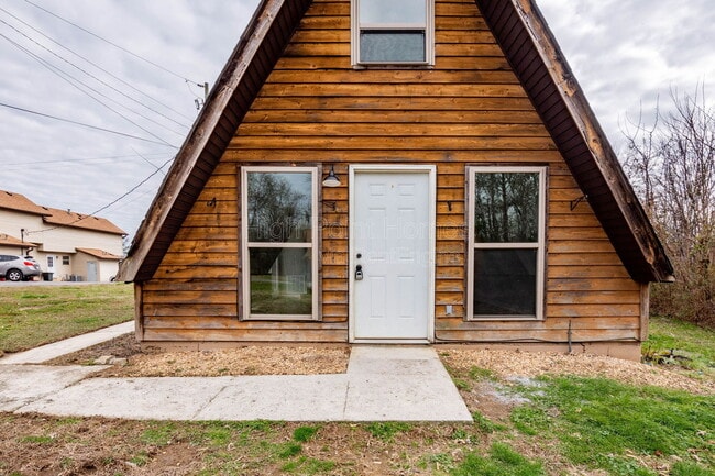 Building Photo - 90 Park St Unit 11