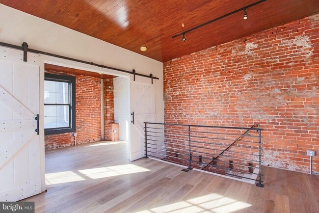 Photo - 1900 Waterloo St Unit 3