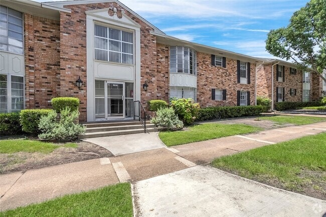 Building Photo - 5835 E University Blvd Unit D Rental