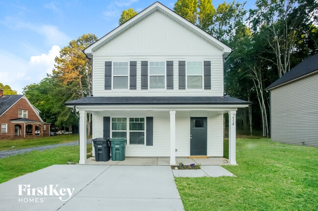 214 Parkway Ave NW