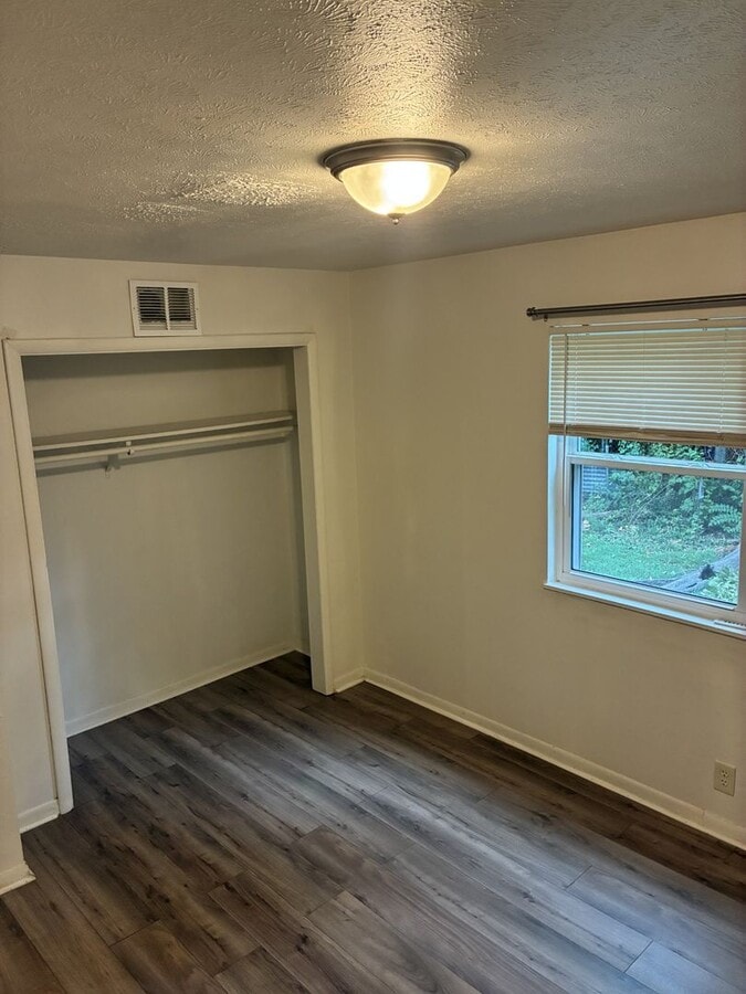 Pinecroft Apartments - Pinecroft Apartments