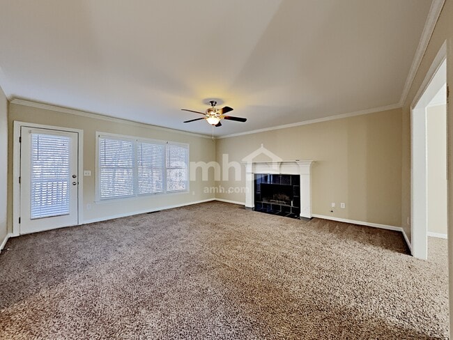 Photo - 708 Braidwood Ridge NW