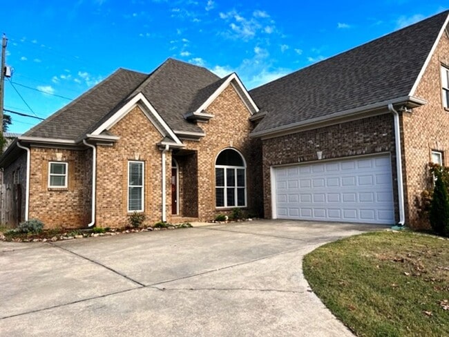 Photo - Size and Space in Beautiful Bluff Park