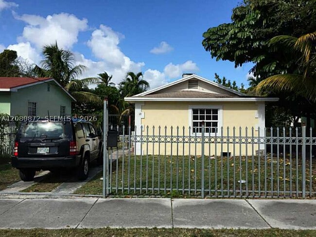 Photo - 121 NW 68th St