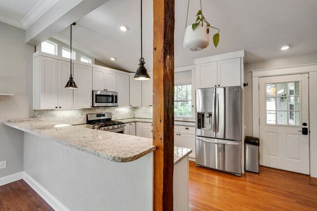 Photo - Beautiful 3Bed/2Bath home with Unique Feat...