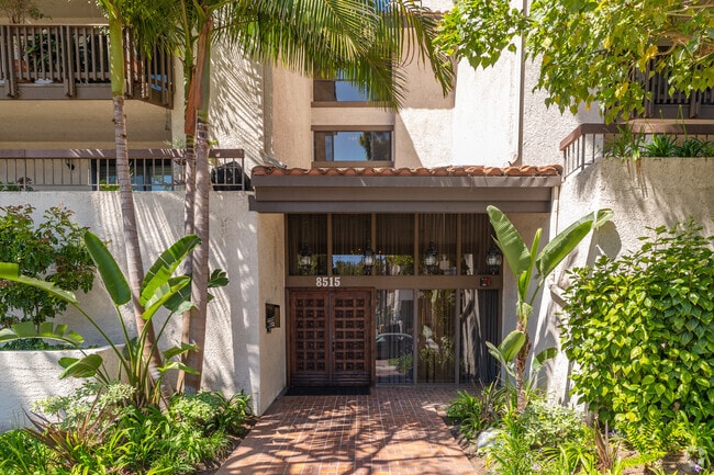 8515-8601 Falmouth Ave - Villas Del Rey