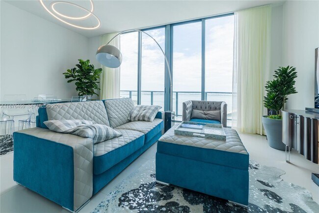 Photo - 501 NE 31st St Unidad PH4402