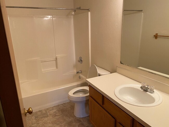 Photo - 1001 Crestview Ln Unit D