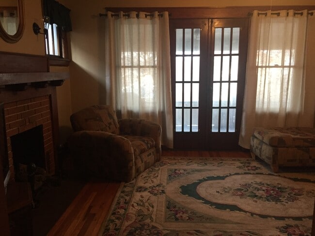 Living room - 2624 Chestnut St Unit 2624 Chestnut Street