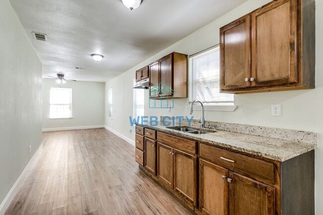 Photo - 4111 Marshall St