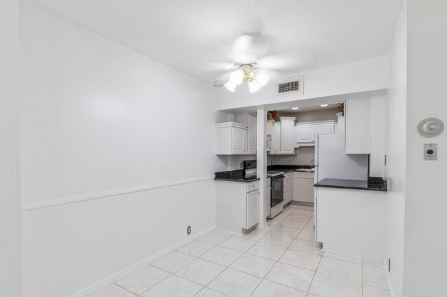 Photo - 2601 Bellefontaine Unit C104