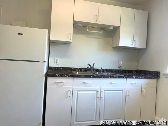 Building Photo - 15 Beechcroft St Rental
