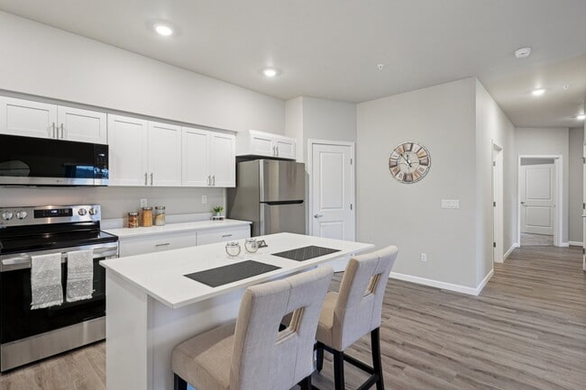 Building Photo - Tahoma Terrace II