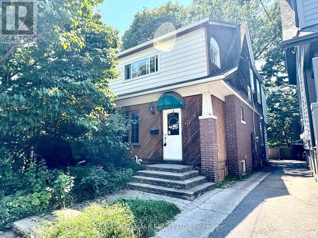 Photo - 228 Gainsborough Rd