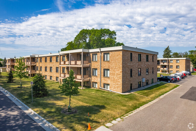 Highcrest Manor Apartments - Highcrest Manor Apartments