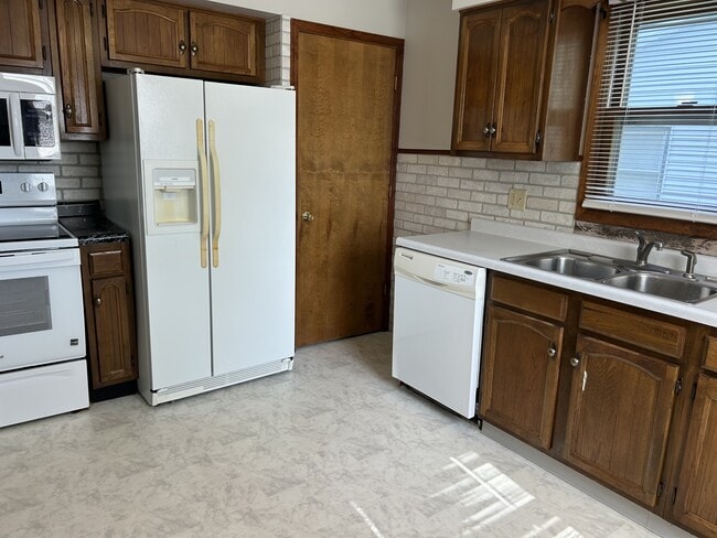 Photo - 2305 Maple Blvd