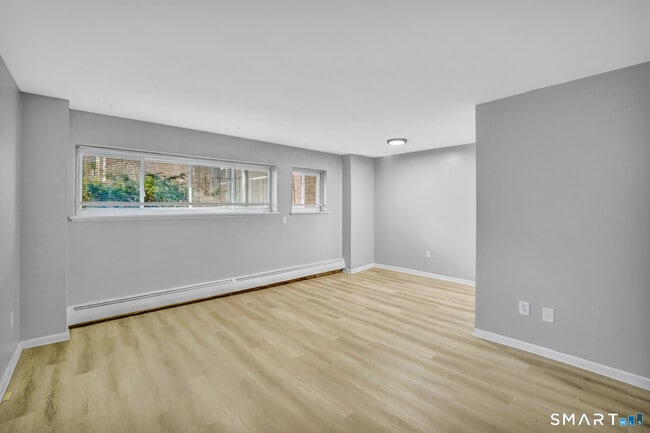 Photo - 279 Oakville Ave Unidad B12