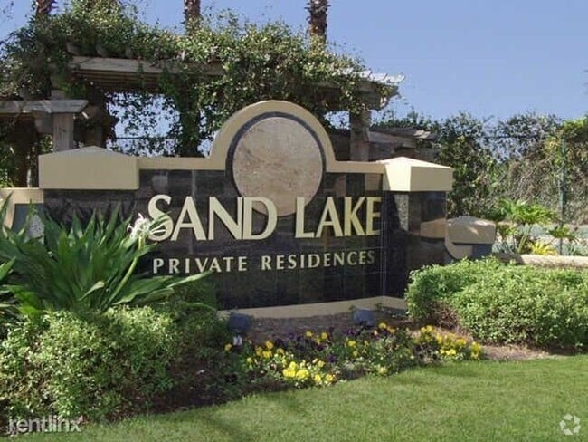 Building Photo - 2 bedroom  2 Bathroom in Orlando Rental