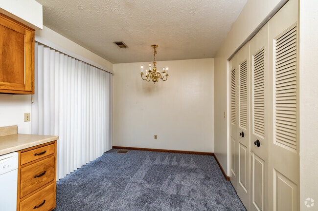 2BR, 1.5BA - 950SF - Dining Area