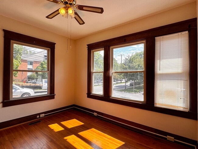 1905 Jefferson Park Ave