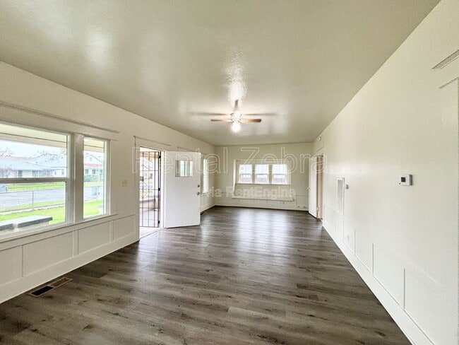 Photo - 107 W 19th St