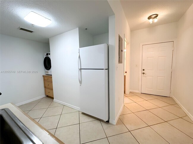 Photo - 2630 SW 28th St Unit 44