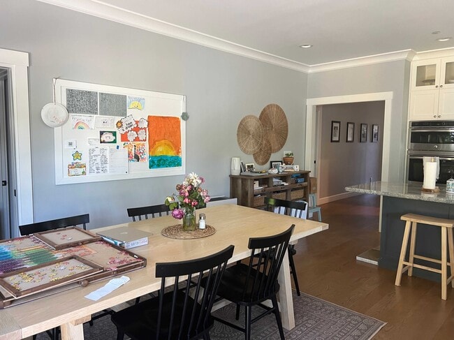 Photo - 263 Oakhurst Pl