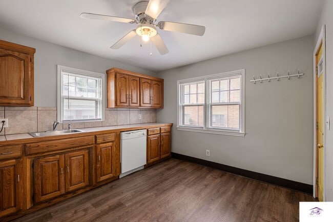 Photo - 3825 Cuming St Unit 3825 CUMING ST