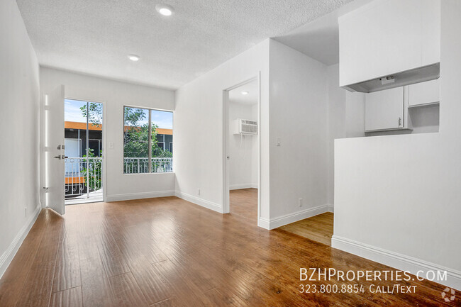 Building Photo - Beautiful 1 Bedroom in Prime Hollywood Unit 27 Rental