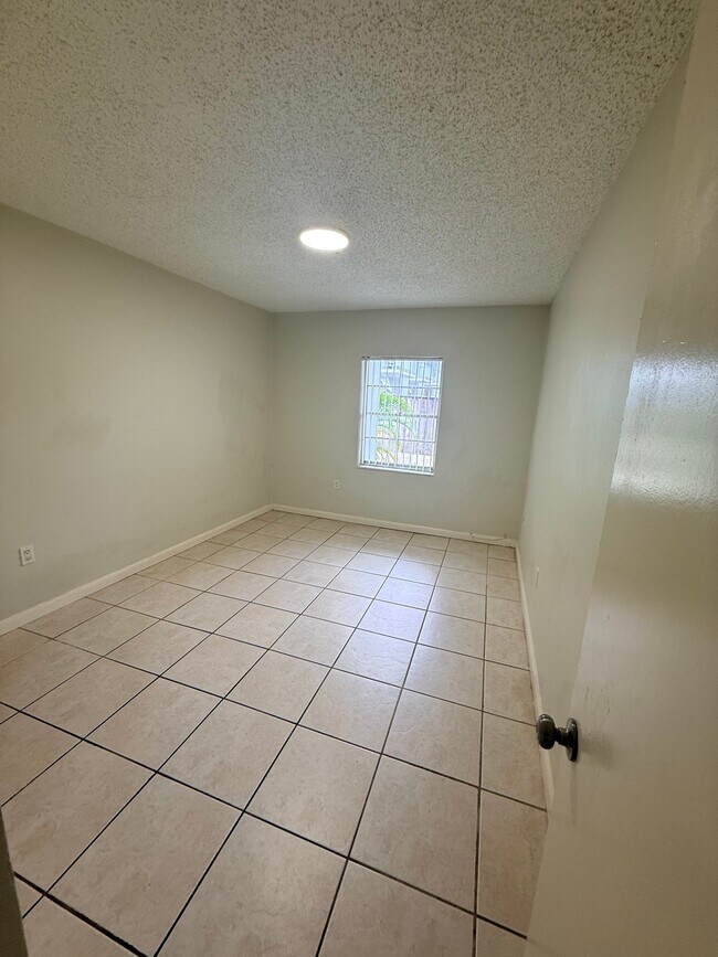 9611 SW 77th Ave Unit 00