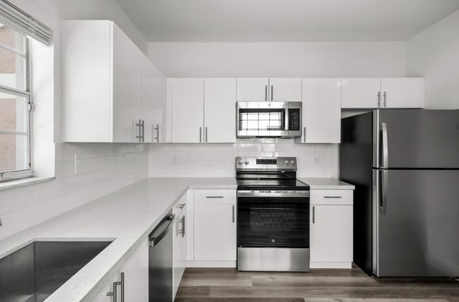 Building Photo - 20970 Vía Oleander Unit d