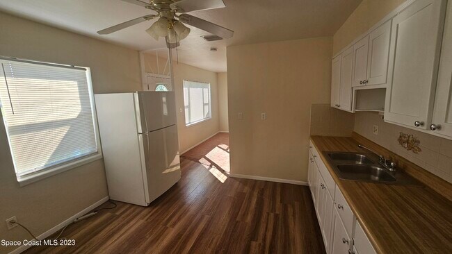Photo - 644 Wisteria Dr