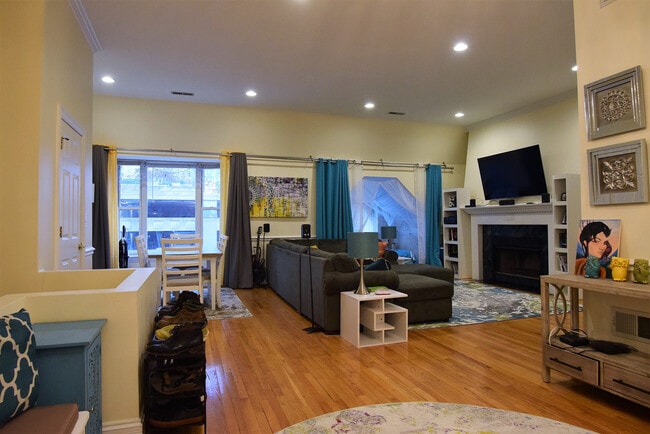 Photo - 1154-1156 N Dearborn St