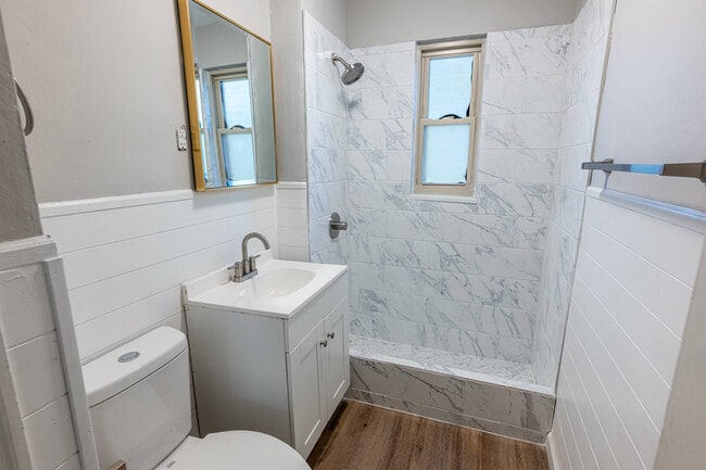 Photo - 219-237 E Xenia Dr