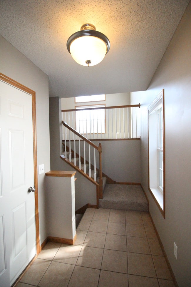 Photo - 10515 Pond Curve