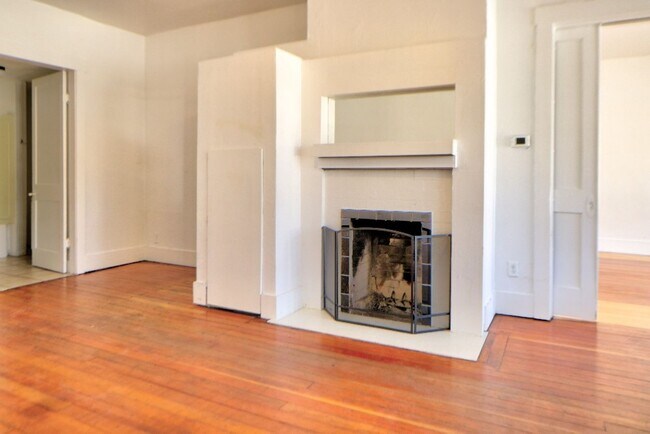 Photo - 166 E 300 S Unidad Main floor