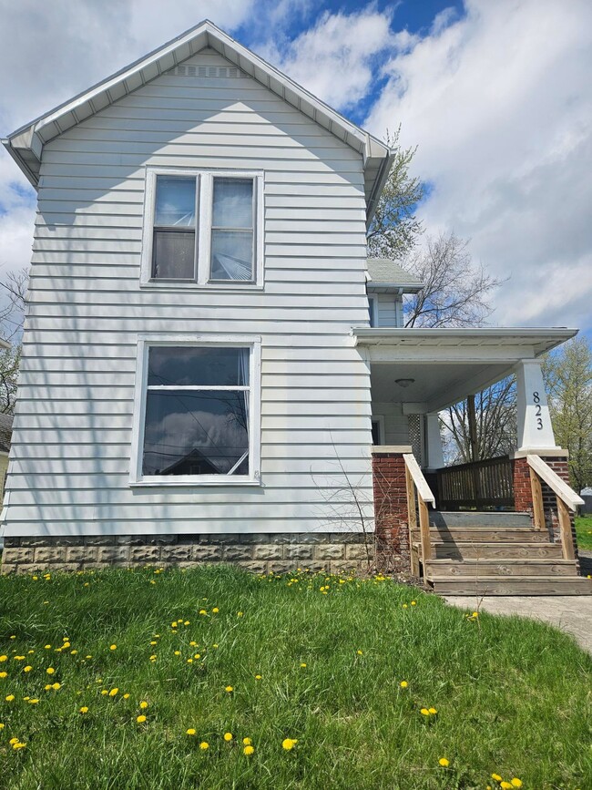 Building Photo - 823 N Main St Rental