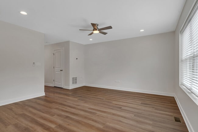 Photo - 877 Covey Ln