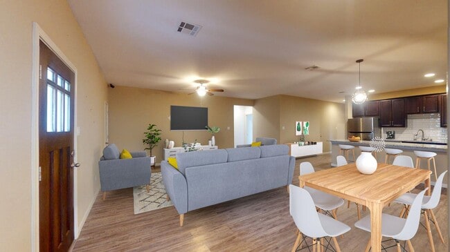 Photo - Stunning Ridgeview home close to North Sta...