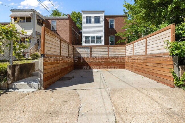 Photo - 5300 Bancroft Ave Unidad 5300 A