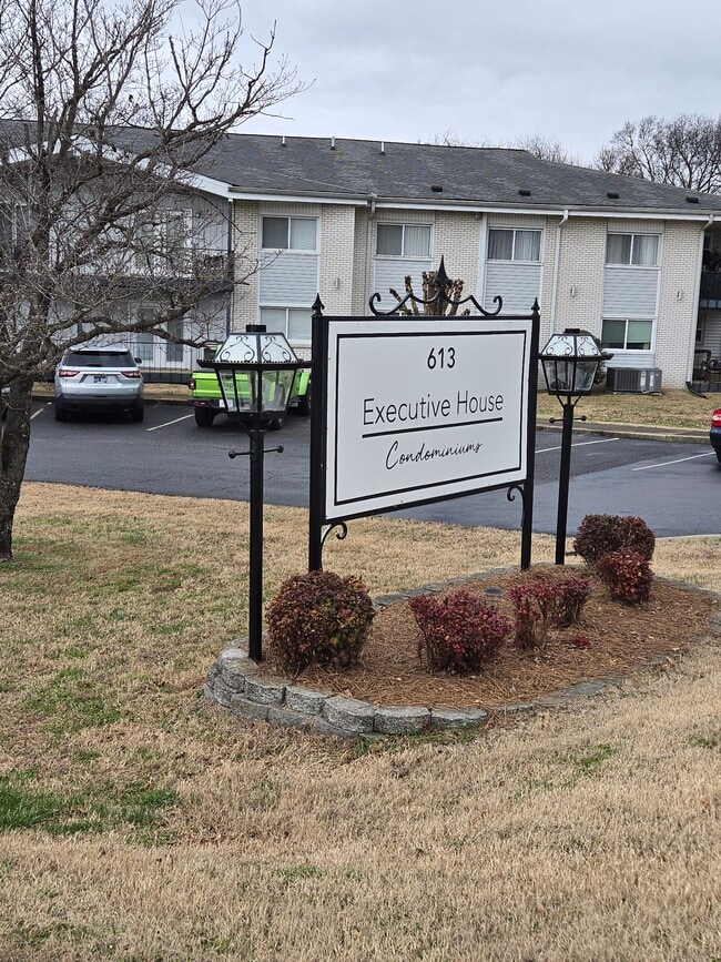 Photo - 613 Hillsboro Rd Unit A-13