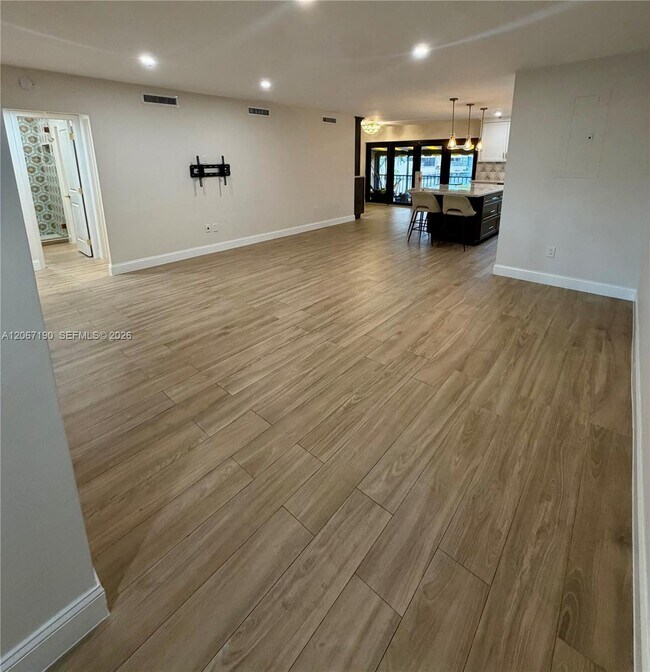 Photo - 16022 Kilmarnock Dr