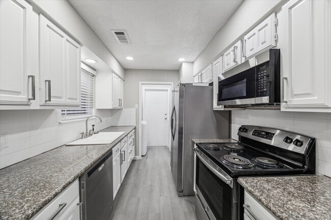 Photo - 4934 Deerwood Cir