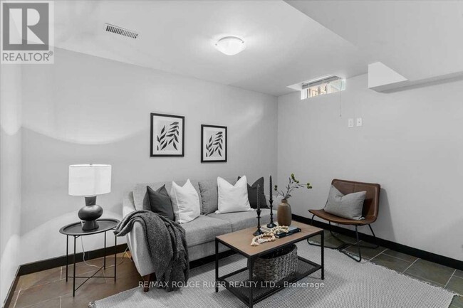 Photo - 7 Inglis Ave