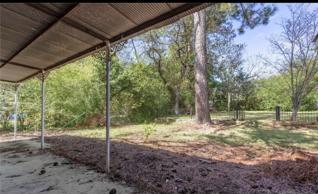 Photo - Charming 4 Bedroom Cottage - Recently Updated!