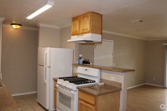Building Photo - Updated, Upstairs 2 Bedroom, 2 Bathroom Co... Rental